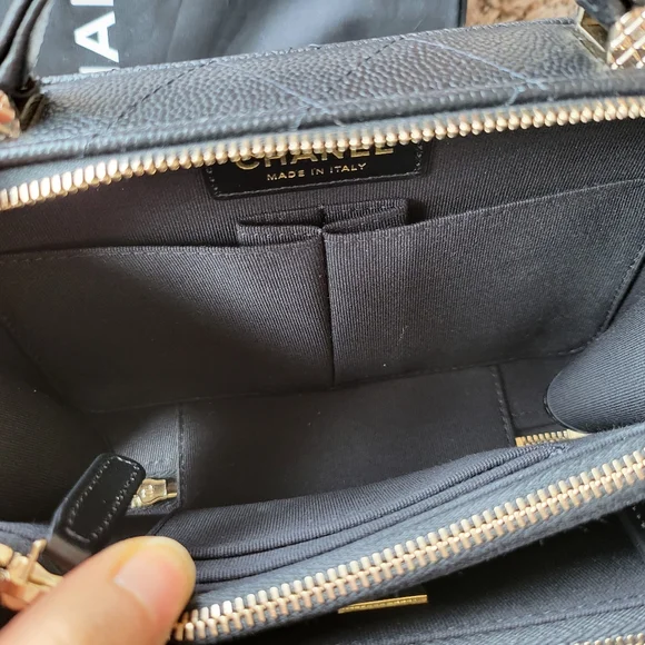 ❌️SOLD❌️22P chanel vanity case - Picture 7 of 13
